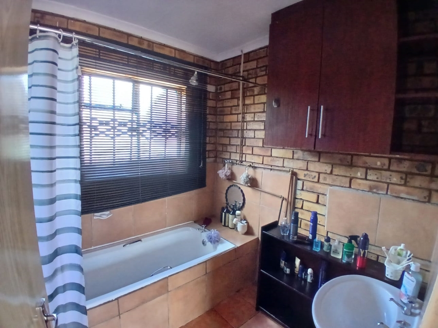 To Let 4 Bedroom Property for Rent in Kuruman Northern Cape